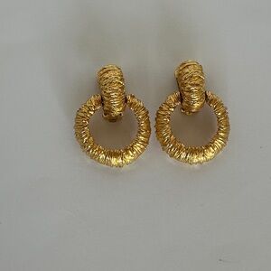 Elegant Gold Hoop Earrings